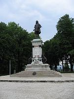 Raphael monument